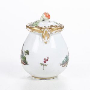 Cremiera con coperchio.<BR>Vienna, metà del XVIII secolo.  - Asta Maioliche e Porcellane - Associazione Nazionale - Case d'Asta italiane