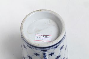 Quattro tazze con piattino.<BR>Doccia, Manifattura Ginori, inizio del XIX secolo.  - Asta Maioliche e Porcellane - Associazione Nazionale - Case d'Asta italiane