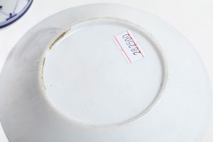 Quattro tazze con piattino.<BR>Doccia, Manifattura Ginori, inizio del XIX secolo.  - Asta Maioliche e Porcellane - Associazione Nazionale - Case d'Asta italiane