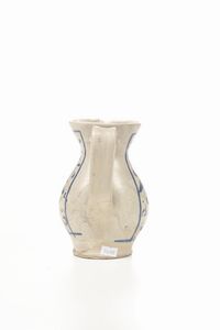 Boccale decorato con cuore trafitto.<BR>Viterbo (?), fine del XV - inizio del XVI secolo.  - Asta Maioliche e Porcellane - Associazione Nazionale - Case d'Asta italiane