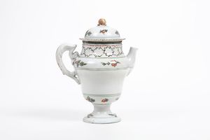 Orciolo con coperchio.<BR>Nove, Manifattura Antonibon, 1750-1770.  - Asta Maioliche e Porcellane - Associazione Nazionale - Case d'Asta italiane
