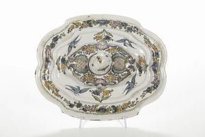 Zuppiera con coperchio.<BR>Campania, probabilmente Fabbrica di Caserta, 1753-1756.  - Asta Maioliche e Porcellane - Associazione Nazionale - Case d'Asta italiane