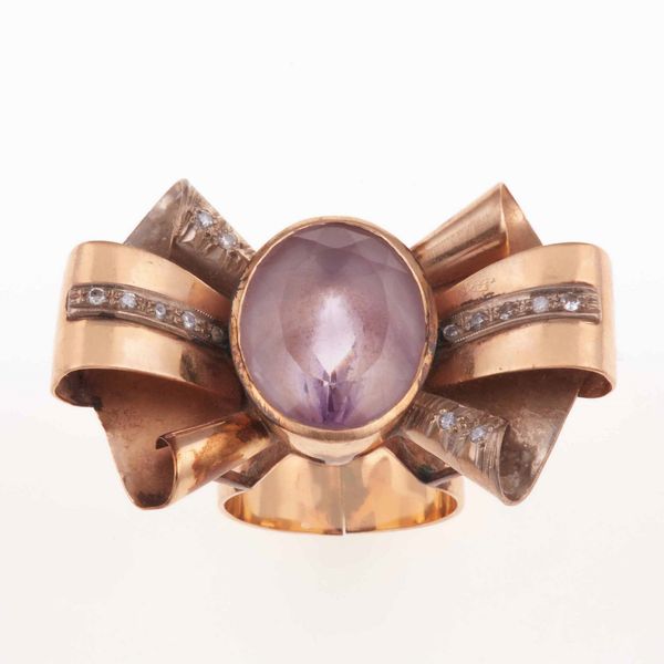 Lotto costituito da due spille e un anello con piccoli diamanti  - Asta Gioielli - Associazione Nazionale - Case d'Asta italiane