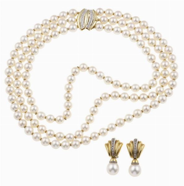 Demi-parure composta da collana orecchini con perle coltivate e diamanti  - Asta Gioielli - Associazione Nazionale - Case d'Asta italiane