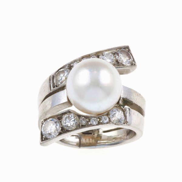 Anello ed orecchini con diamanti e perle coltivate  - Asta Gioielli - Associazione Nazionale - Case d'Asta italiane