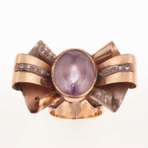 Lotto costituito da due spille e un anello con piccoli diamanti  - Asta Gioielli - Associazione Nazionale - Case d'Asta italiane