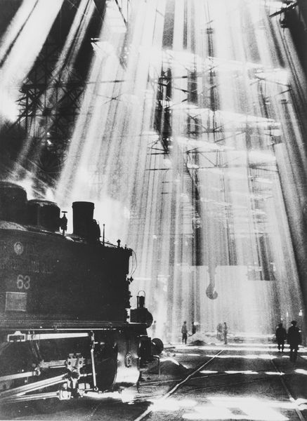 Anatoly Skurikhin : Kusnezk, officina soleggiata  - Asta Fotografia - Associazione Nazionale - Case d'Asta italiane