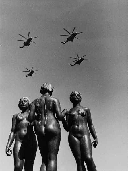 Robert Doisneau : Les Hélicoptères  - Asta Fotografia - Associazione Nazionale - Case d'Asta italiane