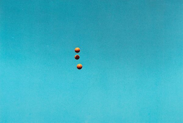 John Baldessari : Throwing Three Balls in the Air to Get a Straight Line  - Asta Fotografia - Associazione Nazionale - Case d'Asta italiane