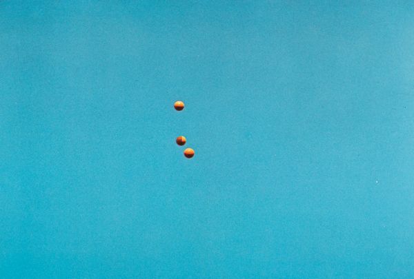 John Baldessari : Throwing Three Balls in the Air to Get a Straight Line  - Asta Fotografia - Associazione Nazionale - Case d'Asta italiane
