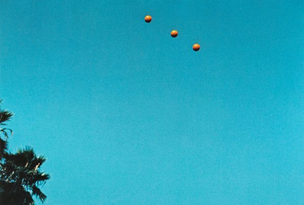 John Baldessari : Throwing Three Balls in the Air to Get a Straight Line  - Asta Fotografia - Associazione Nazionale - Case d'Asta italiane