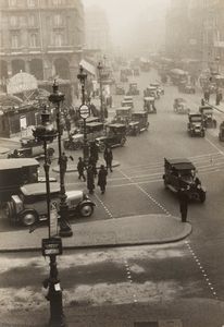 GERMAINE KRULL - The Traffic Around the Gare Saint-Lazare, Paris
