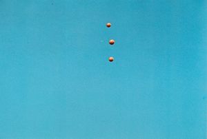 John Baldessari : Throwing Three Balls in the Air to Get a Straight Line  - Asta Fotografia - Associazione Nazionale - Case d'Asta italiane