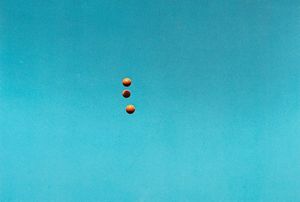 John Baldessari : Throwing Three Balls in the Air to Get a Straight Line  - Asta Fotografia - Associazione Nazionale - Case d'Asta italiane