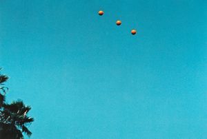 John Baldessari : Throwing Three Balls in the Air to Get a Straight Line  - Asta Fotografia - Associazione Nazionale - Case d'Asta italiane