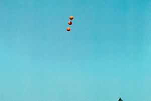 John Baldessari : Throwing Three Balls in the Air to Get a Straight Line  - Asta Fotografia - Associazione Nazionale - Case d'Asta italiane