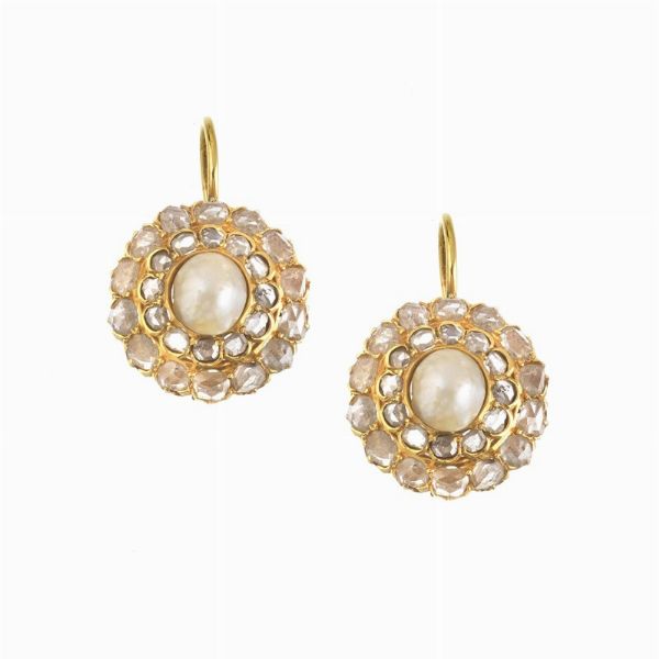 PAIO DI ORECCHINI CON PERLE E DIAMANTI  - Asta Gioielli  - Associazione Nazionale - Case d'Asta italiane