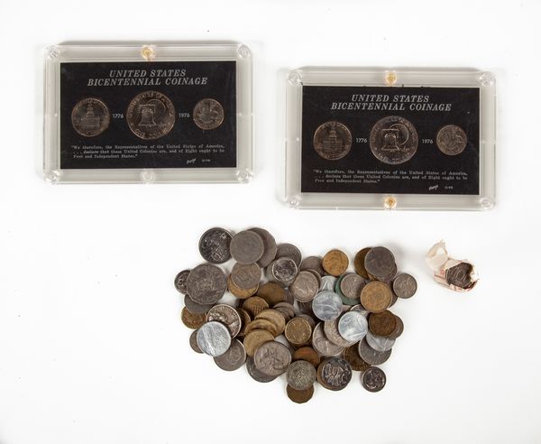 Lotto monete di metallo vile XX secolo Repubblica Italiana ed Estere; 2 confezioni originali 1 dollaro, 1/2 e 1/4 del Centenario 1776-1976 USA  - Asta Numismatica - Associazione Nazionale - Case d'Asta italiane