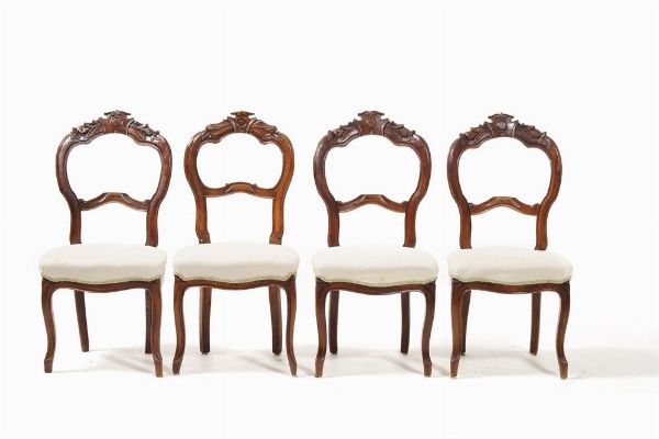 Lotto di otto sedie in legno intagliato. XIX secolo  - Asta Antiquariato e dipinti - Associazione Nazionale - Case d'Asta italiane