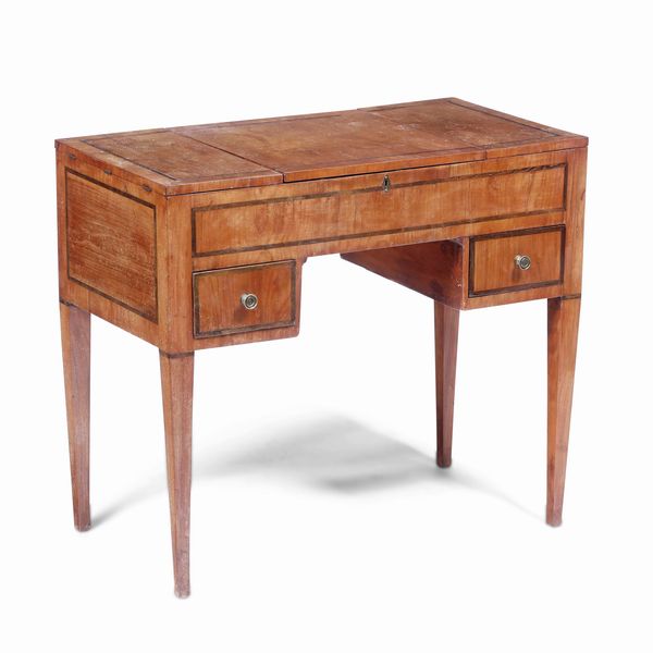 Toelette Luigi XVI lastronata e filettata. Fine XVIII secolo  - Asta Antiquariato e dipinti - Associazione Nazionale - Case d'Asta italiane