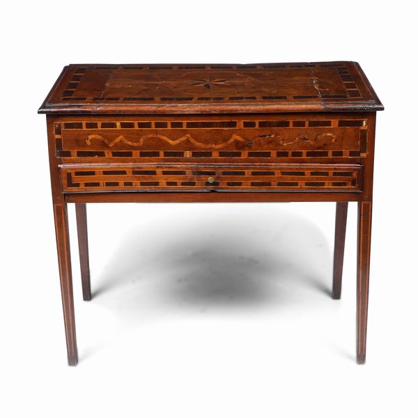 Tavolo da muro in legno filettato e intarsiato. XIX secolo  - Asta Antiquariato e dipinti - Associazione Nazionale - Case d'Asta italiane