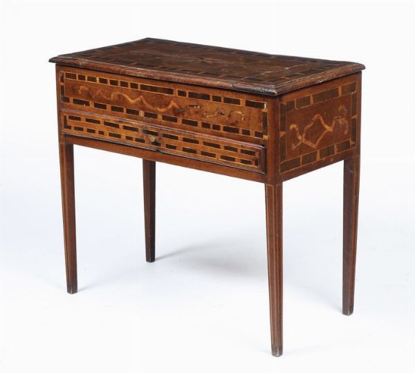 Tavolo da muro in legno filettato e intarsiato. XIX secolo  - Asta Antiquariato e dipinti - Associazione Nazionale - Case d'Asta italiane