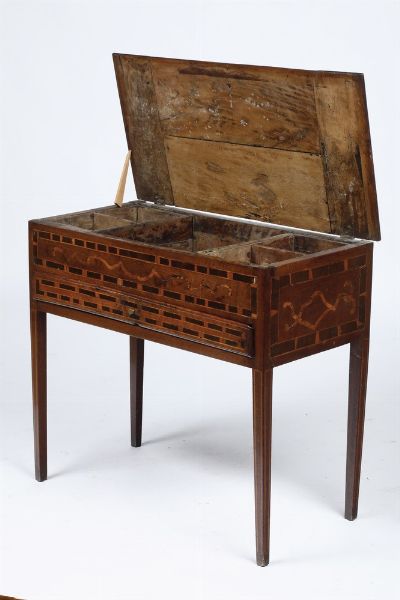 Tavolo da muro in legno filettato e intarsiato. XIX secolo  - Asta Antiquariato e dipinti - Associazione Nazionale - Case d'Asta italiane