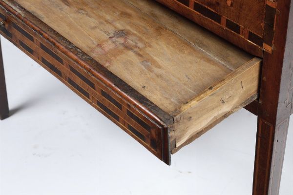 Tavolo da muro in legno filettato e intarsiato. XIX secolo  - Asta Antiquariato e dipinti - Associazione Nazionale - Case d'Asta italiane