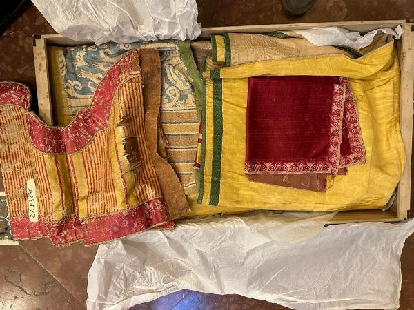 Lotto di stoffe varie  - Asta Antiquariato e dipinti - Associazione Nazionale - Case d'Asta italiane