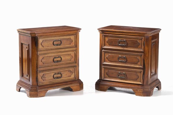 Coppia di piccoli com in noce. Lombardia XVIII secolo  - Asta Antiquariato e dipinti - Associazione Nazionale - Case d'Asta italiane