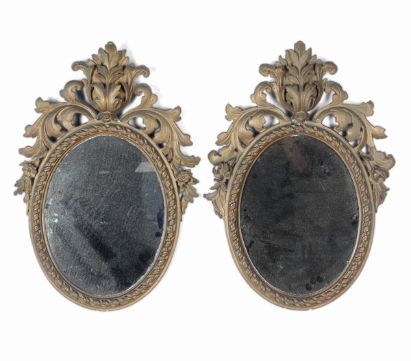 Coppia di specchiere in legno intagliato e dorato. XX secolo  - Asta Antiquariato e dipinti - Associazione Nazionale - Case d'Asta italiane
