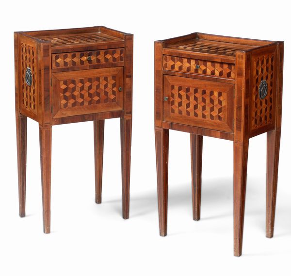 Coppia di comodini intarsiati a marqueterie. XVIII-XIX secolo  - Asta Antiquariato e dipinti - Associazione Nazionale - Case d'Asta italiane