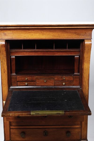Secretaire Carlo X lastronato. XIX secolo  - Asta Antiquariato e dipinti - Associazione Nazionale - Case d'Asta italiane