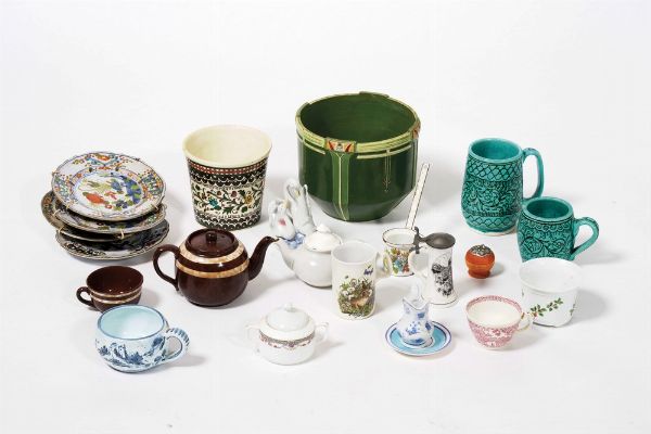 Lotto di oggetti in ceramica  - Asta Antiquariato e dipinti - Associazione Nazionale - Case d'Asta italiane