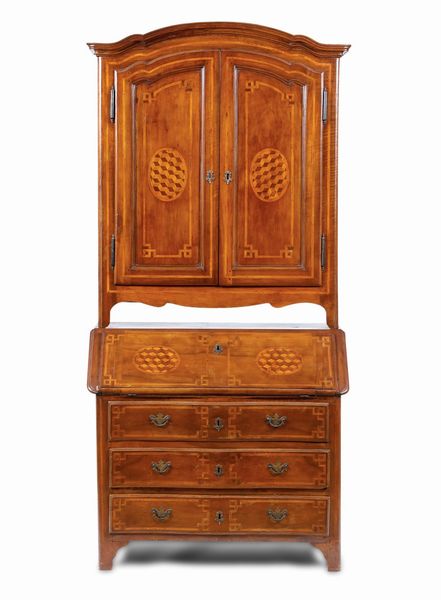 Ribalta con alzata a due ante in legno lastronato ed intarsiato. XVIII-XIX secolo  - Asta Antiquariato e dipinti - Associazione Nazionale - Case d'Asta italiane