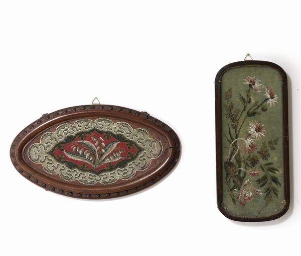 Due teche in legno contenenti piccolo punto con perline  - Asta Antiquariato e dipinti - Associazione Nazionale - Case d'Asta italiane