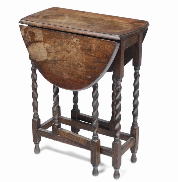 Tavolino con alette e gambe tornite. XIX-XX secolo  - Asta Antiquariato e dipinti - Associazione Nazionale - Case d'Asta italiane