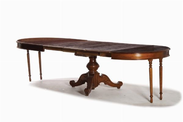 Tavolo allungabile in legno intagliato. XIX secolo  - Asta Antiquariato e dipinti - Associazione Nazionale - Case d'Asta italiane