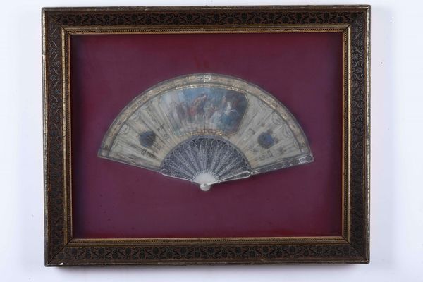 Ventaglio con stecche in madreperla dipinto con scena galante, Francia XIX secolo  - Asta Antiquariato e dipinti - Associazione Nazionale - Case d'Asta italiane