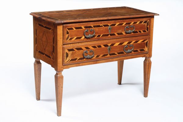 Comoncino a due cassetti lastronato ed intarsiato. Fine XVIII secolo  - Asta Antiquariato e dipinti - Associazione Nazionale - Case d'Asta italiane