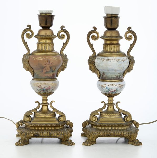 Coppia di vasi montati a lampada in porcellana e bronzo dorato  - Asta Antiquariato e dipinti - Associazione Nazionale - Case d'Asta italiane