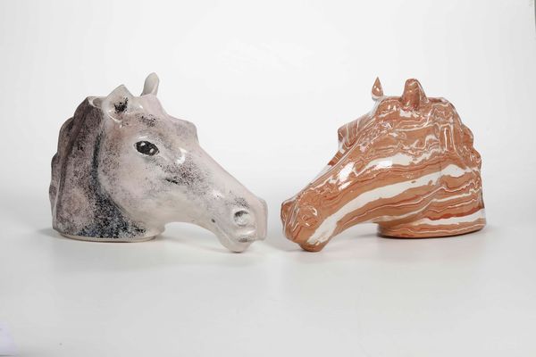 Due teste di cavallo in ceramica  - Asta Antiquariato e dipinti - Associazione Nazionale - Case d'Asta italiane