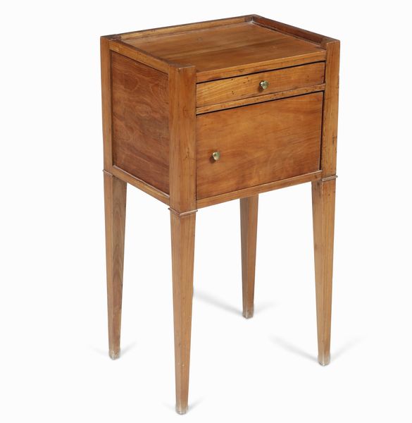 Comodino in stile Luigi XVI. XIX secolo  - Asta Antiquariato e dipinti - Associazione Nazionale - Case d'Asta italiane