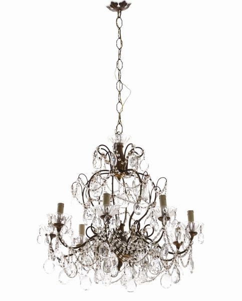 Lampadario a otto luci in metallo e vetro. XX secolo  - Asta Antiquariato e dipinti - Associazione Nazionale - Case d'Asta italiane