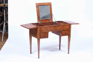 Toelette Luigi XVI lastronata e filettata. Fine XVIII secolo  - Asta Antiquariato e dipinti - Associazione Nazionale - Case d'Asta italiane