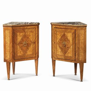 COPPIA DI ANGOLIERE, TOSCANA, SECONDA METÀ SECOLO XVIII  - Asta MOBILI E OGGETTI D'ARTE DA COLLEZIONI PRIVATE - Associazione Nazionale - Case d'Asta italiane