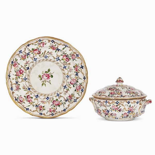 ZUPPIERINA O TAZZA DA BRODO CON PIATTINO, MANIFATTURA DI ANTONIO FERRETTI, LODI, 1760-1780  - Asta IMPORTANTI MAIOLICHE DAL RINASCIMENTO AL SETTECENTO - Associazione Nazionale - Case d'Asta italiane