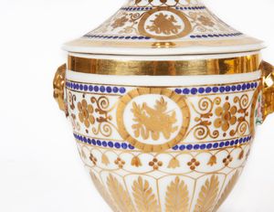 Servizio da caffè in porcellana bianca e oro, XIX secolo  - Asta Antiquariato - Mobili, Sculture e Oggetti d'Arte - Associazione Nazionale - Case d'Asta italiane