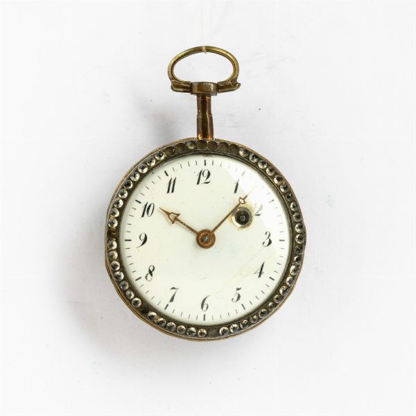 Orologio da tasca, Pernod Freres del 1820-1830 circa, cassa in ottone dorato con smalto al retro (danneggiato) e pietre dure su entrambi i lati, movimento con scappamento verga, quadrante in smalto bianco.  - Asta Orologi da Tasca - Associazione Nazionale - Case d'Asta italiane