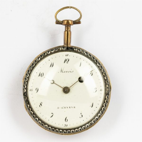 Orologio da tasca, Maurice a Geneve, cassa in ottone dorato con smalto al retro e pietre dure ( restauri precedenti ) quadrante in smalto bianco. Lunetta anteriore con pietre dure ( alcune mancanze )<BR>Movimento con scappamento a verga, conoide e catena.  - Asta Orologi da Tasca - Associazione Nazionale - Case d'Asta italiane